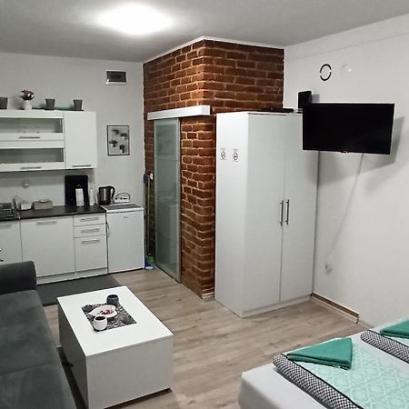 Helly'S Apartman - Self Check-In - Jajce Habitación foto