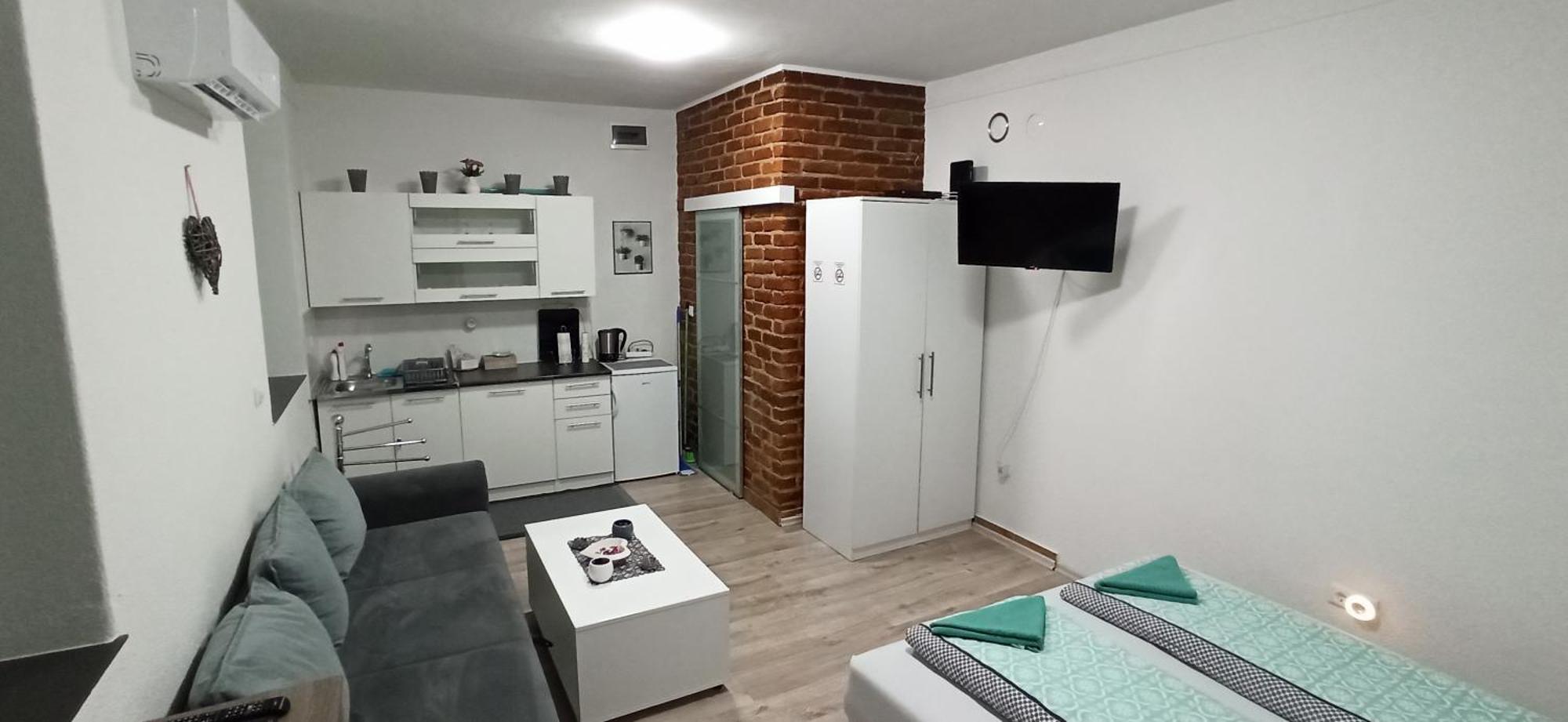 Helly'S Apartman - Self Check-In - Jajce Habitación foto